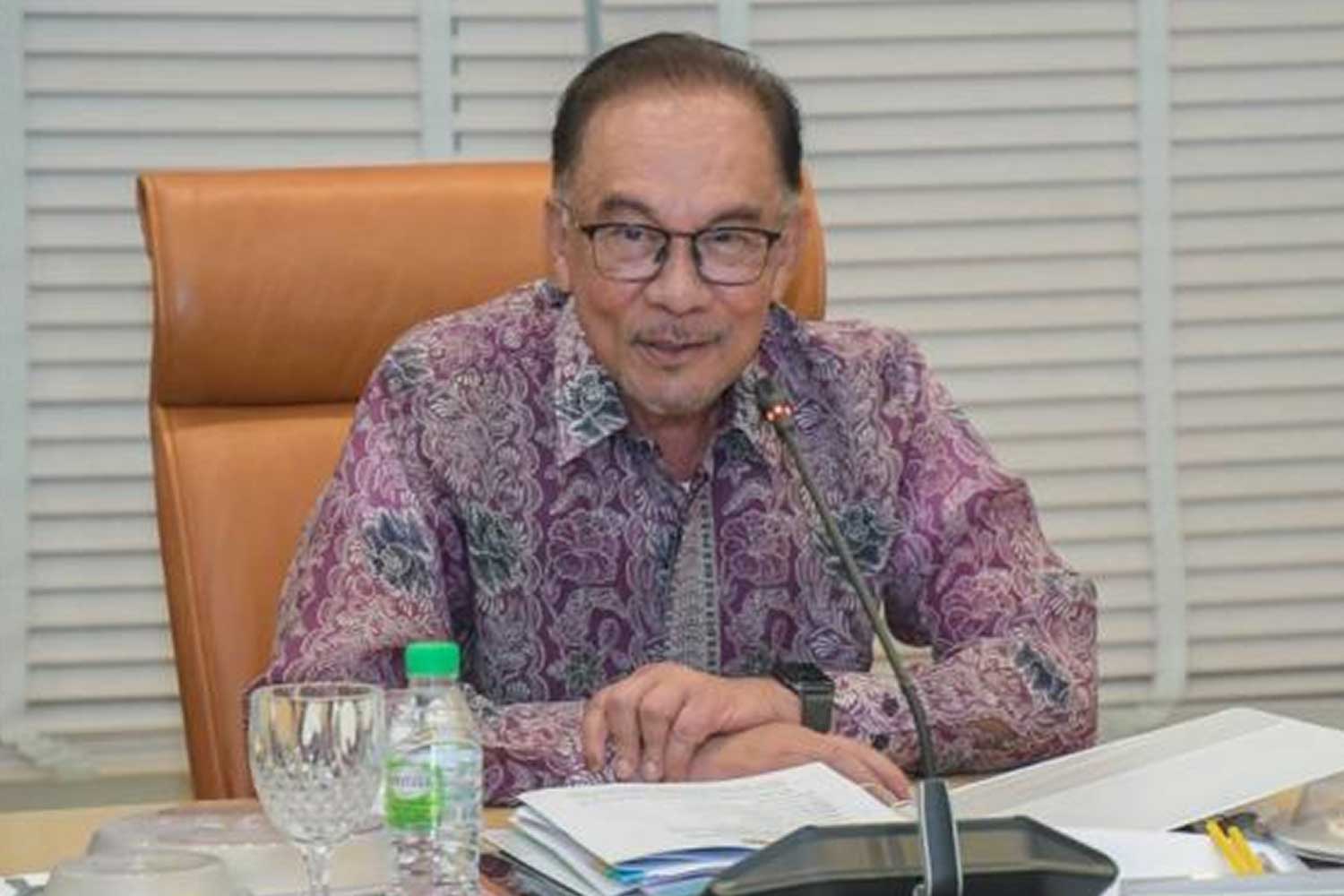 Anwar tolak pakai Mercedes harga RM1 Juta yang dibeli JPM